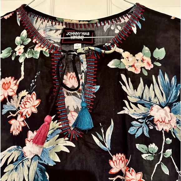 JOHNNY WAS Floral Design Top NOT FOR SALE - Picture 6 of 7